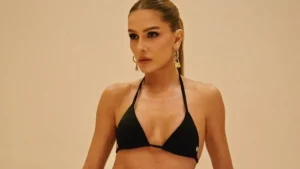 deborah-secco-compartilha-fotos-usando-biquinis-da-sua-marca-1765621381571_v2_900x506.jpg.webp